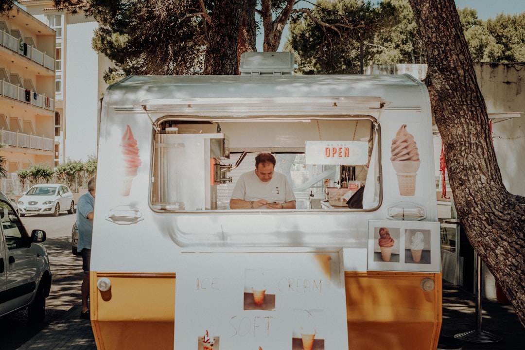 5 Best Ice Cream Spots Near Roda Golf to Beat August's Heat