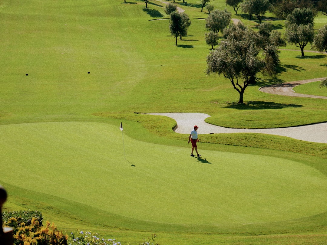 5 Early-Bird Tee Time Tricks to Beat Roda Golf's August Sun